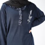 ⁦دشداشة للنساء بتصميم قبة دائرية لون كحلي⁩ - الصورة ⁦3⁩