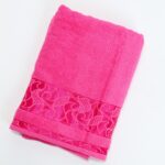 ⁦منشفة قطنية للإستحمام حجم كبير لون زهري⁩ - الصورة ⁦4⁩