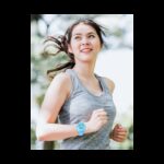 ⁦ساعة مُكبر صوت بتصميم ساعة يد لون أزرق⁩ - الصورة ⁦2⁩