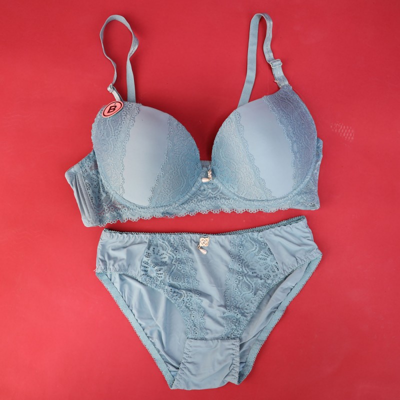 ⁦طقم لانجري دانتيل مُكون من حمالة صدر وداخلي نسائي لون أزرق⁩ - الصورة ⁦1⁩