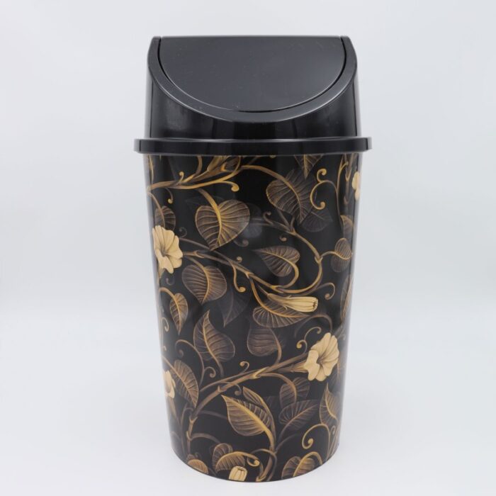 ⁦سلة مهملات بلاستيك بغطاء حجم 10 لتر برسوم ورد ذهبي لون أسود⁩ - الصورة ⁦3⁩