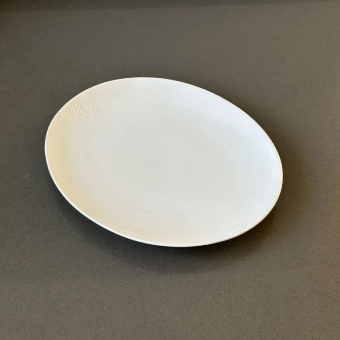 ⁦صحن بورسلان بتصميم بيضاوي الشكل حجم 30×25 سم لون أبيض⁩ - الصورة ⁦2⁩