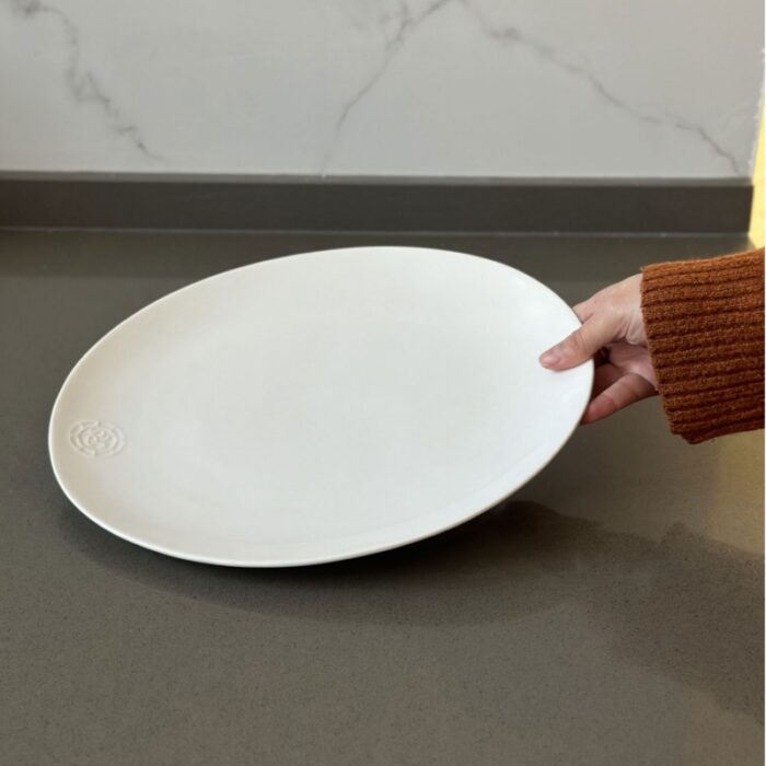 ⁦صحن بورسلان بتصميم بيضاوي الشكل حجم 30×25 سم لون أبيض⁩ - الصورة ⁦3⁩