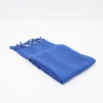 ⁦شال رأس نسائي حجم 165×70 سم لون أزرق⁩ - الصورة ⁦2⁩