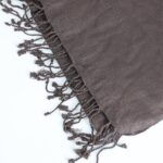 ⁦شال رأس نسائي حجم 165×70 سم لون بني⁩ - الصورة ⁦5⁩