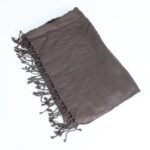 ⁦شال رأس نسائي حجم 165×70 سم لون بني⁩ - الصورة ⁦6⁩