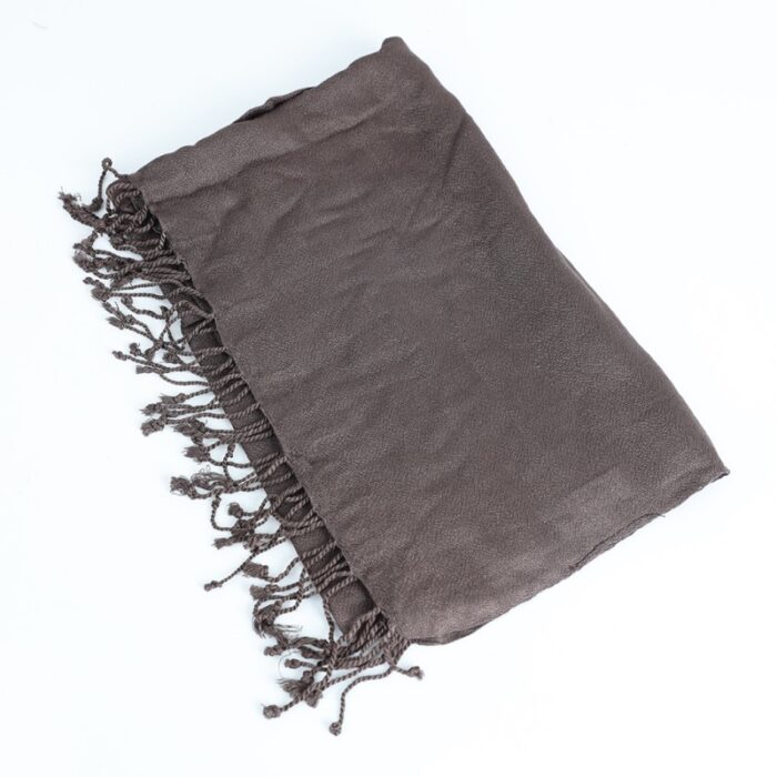 ⁦شال رأس نسائي حجم 165×70 سم لون بني⁩ - الصورة ⁦6⁩