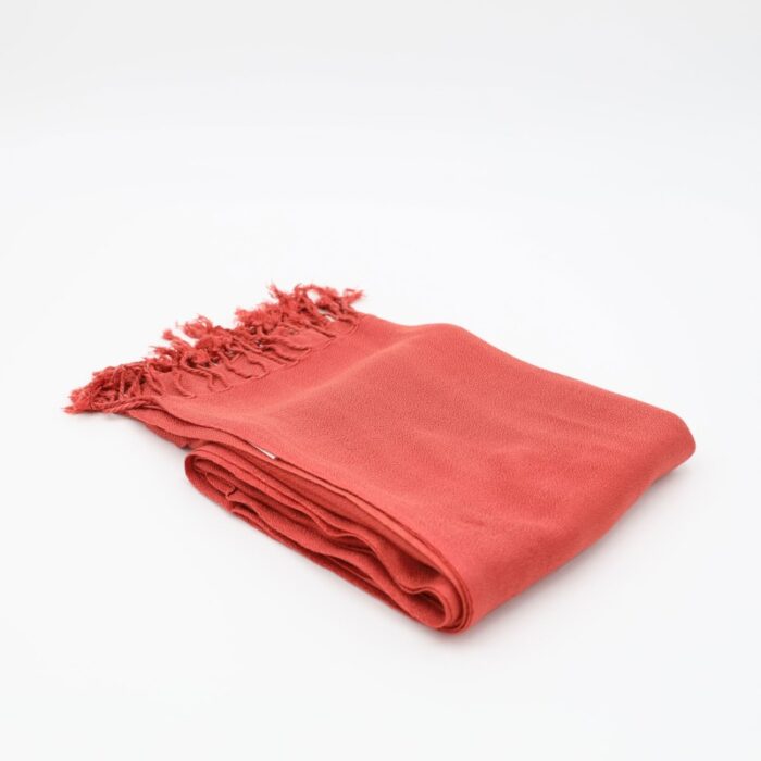 10331169_67db99e0824ea شال رأس نسائي حجم 165×70 سم لون كرميدي - الصورة 1