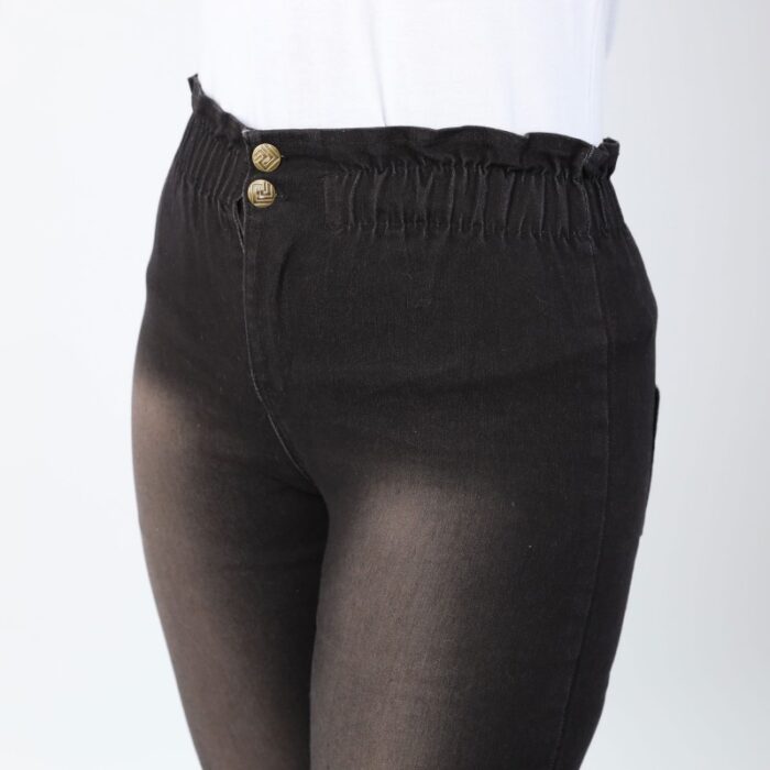 ⁦بنطال جينز بوي فريند للنساء لون أسود موشح بني⁩ - الصورة ⁦2⁩