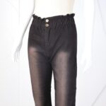 ⁦بنطال جينز بوي فريند للنساء لون أسود موشح بني⁩ - الصورة ⁦4⁩