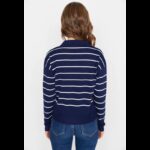 ⁦بلوزة تريكو صوف مخطط عرضي للنساء لون كحلي وأبيض⁩ - الصورة ⁦4⁩