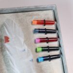 ⁦قلم ريشة مع حبر بألوان متعددة K10-8 عبوة لون سكني⁩ - الصورة ⁦4⁩