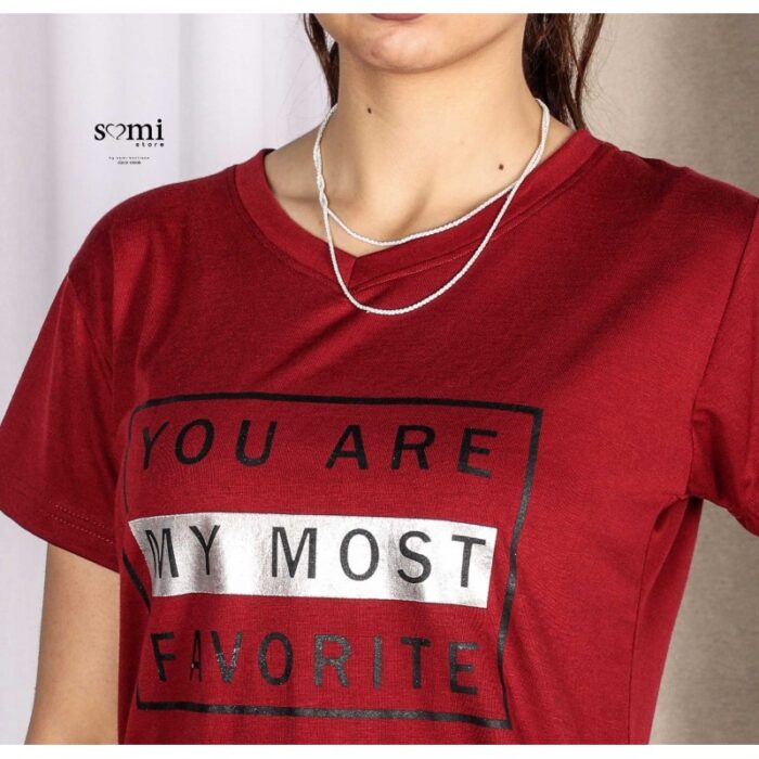 ⁦تيشيرت قطنية بأكمام قصيرة بتصميم مطبوع للنساء لون أحمر من Sami boutique⁩ - الصورة ⁦2⁩