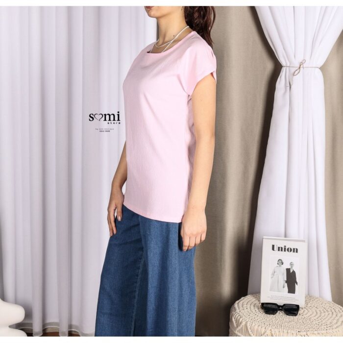 ⁦تيشيرت قطنية بأكمام قصيرة للنساء لون زهري فاتح من Sami boutique⁩ - الصورة ⁦2⁩