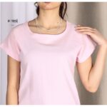 ⁦تيشيرت قطنية بأكمام قصيرة للنساء لون زهري فاتح من Sami boutique⁩ - الصورة ⁦3⁩