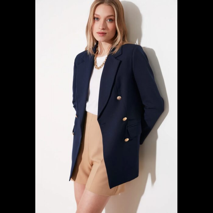 10331582_67db9bcb8c6ca جاكيت تريندول بأزرار مُبطن للنساء لون كحلي - الصورة 1