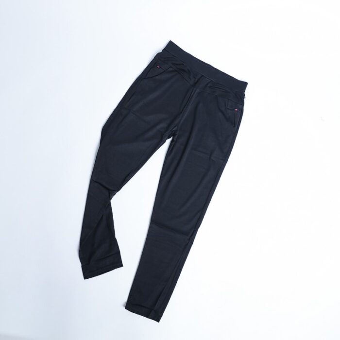 ⁦بنطال صيفي سكيني للنساء لون أسود⁩ - الصورة ⁦1⁩