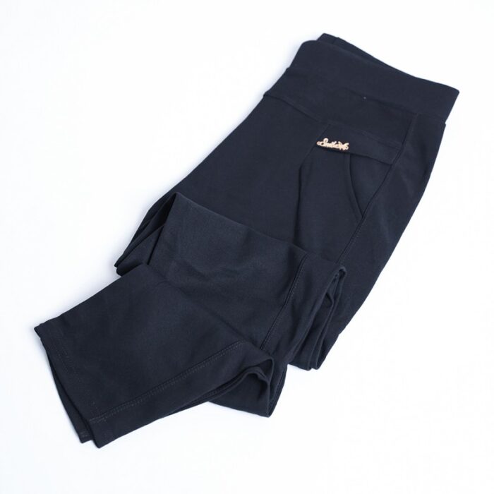 10331595_67db9bd94ccac بنطال سكيني للنساء لون أسود - الصورة 1