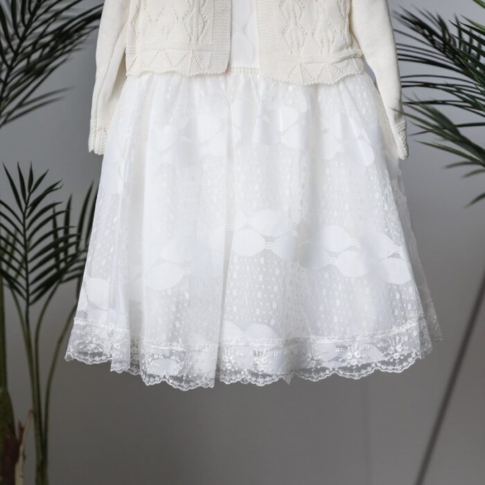 ⁦طقم فستان للأطفال لون أبيض وسكري⁩ - الصورة ⁦3⁩