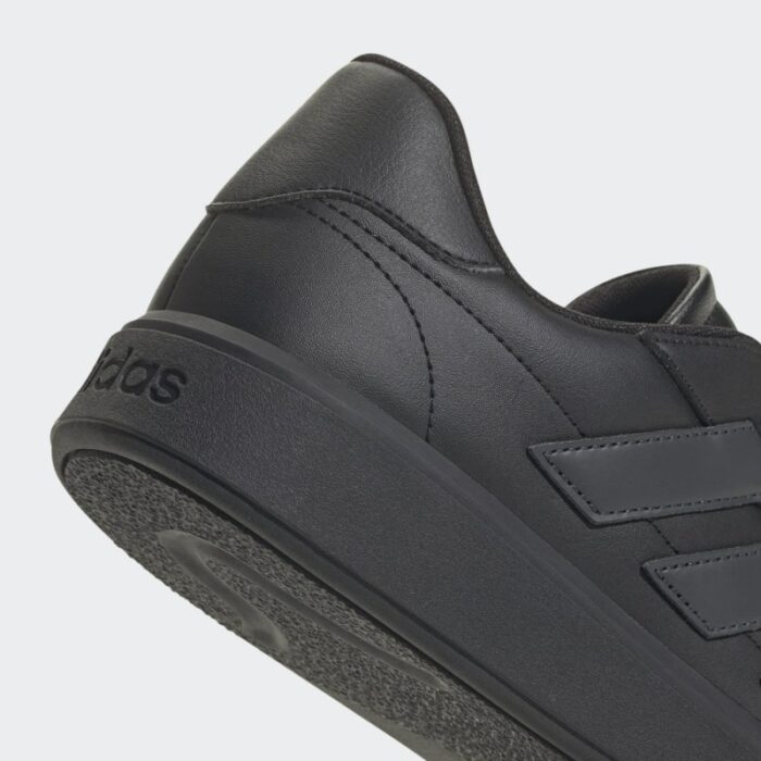 ⁦adidas Unisex Courtblock Shoes - Black- حذاء اديداس كورت بلوك للجنسين لون أسود⁩ - الصورة ⁦9⁩