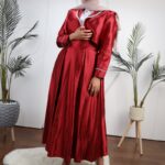 ⁦طقم ستان مكون من 3 قطع للنساء لون خمري وأبيض⁩ - الصورة ⁦2⁩