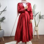 ⁦طقم ستان مكون من 3 قطع للنساء لون خمري وأبيض⁩ - الصورة ⁦4⁩