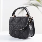 ⁦حقيبة يد للأطفال لون أسود⁩ - الصورة ⁦2⁩