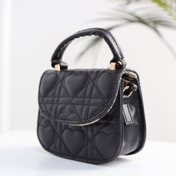 ⁦حقيبة يد للأطفال لون أسود⁩ - الصورة ⁦2⁩