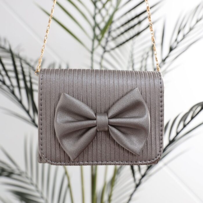 10331937_67db9d1477218 حقيبة يد للأطفال لون ذهبي - الصورة 1