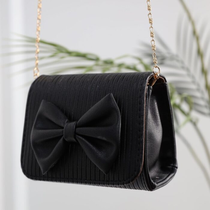 ⁦حقيبة يد للأطفال لون أسود⁩ - الصورة ⁦2⁩