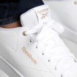 ⁦حذاء ريبوك كورت كلين للجنسين لون أبيض وبيج ونعل أبيض - Reebok Unisex' Court Clean Shoes⁩ - الصورة ⁦2⁩
