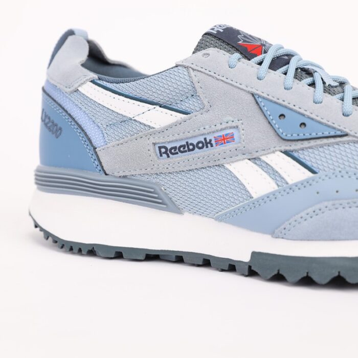 ⁦حذاء ريبوك ال اكس 2200 للرجال لون رمادي وأزرق ونعل أبيض - Reebok Mens' LX2200 Casual Shoes⁩ - الصورة ⁦2⁩