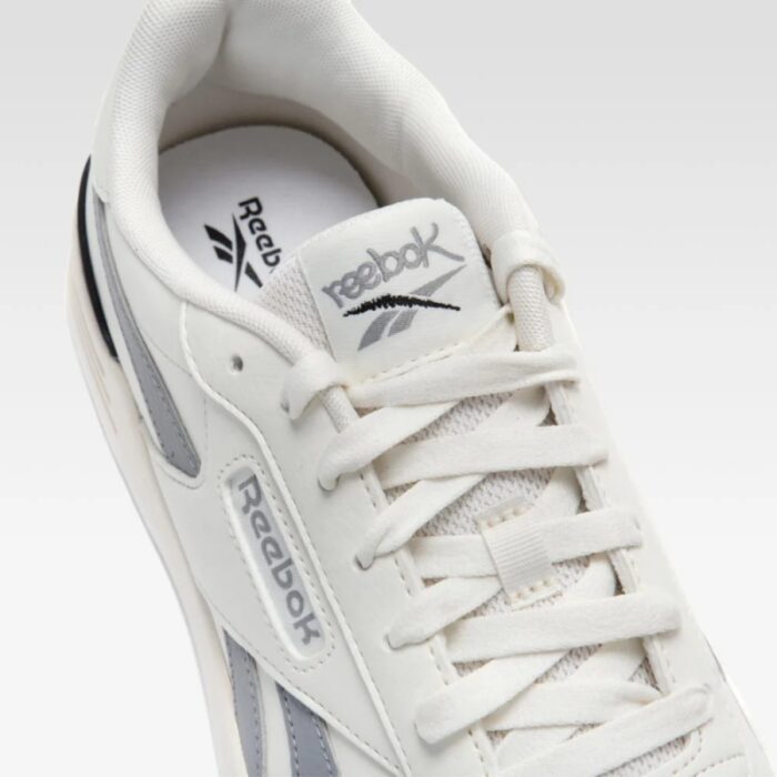 ⁦حذاء ريبوك كورت أدفانس كليب للرجال لون أبيض ورمادي ونعل أبيض- Reebok Men' Court Advance Clip Shoes⁩ - الصورة ⁦6⁩