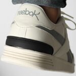 ⁦حذاء ريبوك كورت أدفانس كليب للرجال لون أبيض ورمادي ونعل أبيض- Reebok Men' Court Advance Clip Shoes⁩ - الصورة ⁦10⁩