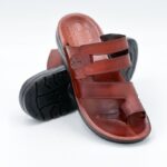 شبشب جلد طبيعي   للرجال لون عسلي ونعل أسود