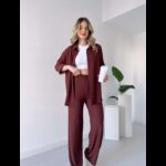 طقم تريندول مُكون من قطعتين (قميص+بنطلون) للنساء لون بني