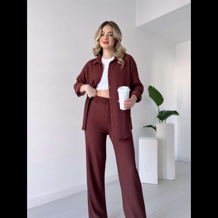 ⁦طقم تريندول مُكون من قطعتين (قميص+بنطلون) للنساء لون بني⁩ - الصورة ⁦3⁩