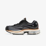 ⁦حذاء ريبوك بريمير بامب باريز للجنسين لون رمادي غامق واسود ونعل بيج- Reebok Unisex' Premier Pump Paris Trainer Shoes⁩ - الصورة ⁦2⁩