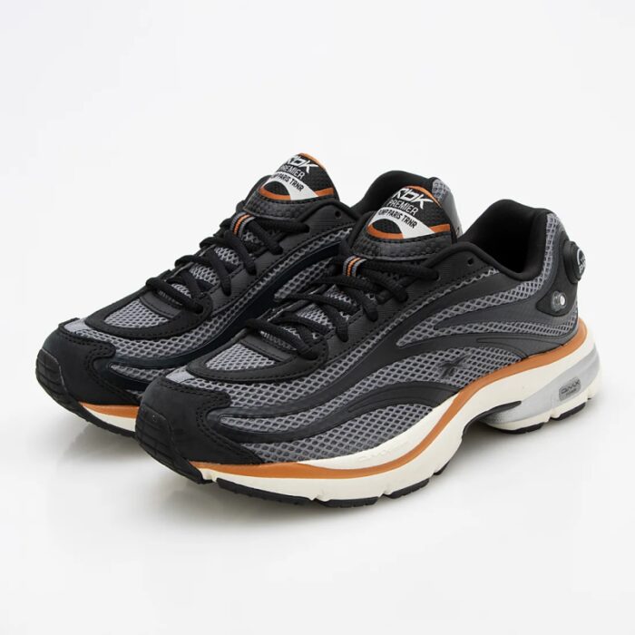 ⁦حذاء ريبوك بريمير بامب باريز للجنسين لون رمادي غامق واسود ونعل بيج- Reebok Unisex' Premier Pump Paris Trainer Shoes⁩ - الصورة ⁦3⁩