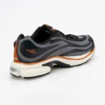 ⁦حذاء ريبوك بريمير بامب باريز للجنسين لون رمادي غامق واسود ونعل بيج- Reebok Unisex' Premier Pump Paris Trainer Shoes⁩ - الصورة ⁦4⁩