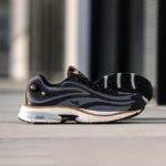 ⁦حذاء ريبوك بريمير بامب باريز للجنسين لون رمادي غامق واسود ونعل بيج- Reebok Unisex' Premier Pump Paris Trainer Shoes⁩ - الصورة ⁦11⁩