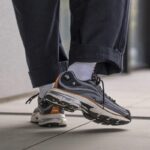 ⁦حذاء ريبوك بريمير بامب باريز للجنسين لون رمادي غامق واسود ونعل بيج- Reebok Unisex' Premier Pump Paris Trainer Shoes⁩ - الصورة ⁦12⁩