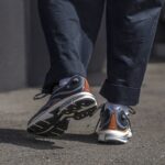 ⁦حذاء ريبوك بريمير بامب باريز للجنسين لون رمادي غامق واسود ونعل بيج- Reebok Unisex' Premier Pump Paris Trainer Shoes⁩ - الصورة ⁦13⁩