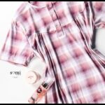 ⁦فستان نوم بيتي قماش ناعم للنساء لون خمري وأبيض من Sami boutique⁩ - الصورة ⁦4⁩