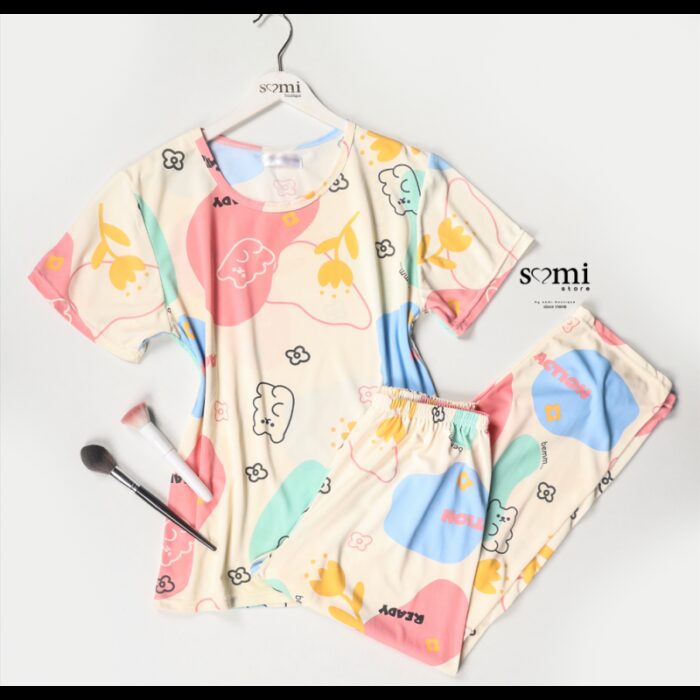 10332140_67db9de641999 بجامة قطنية بأكمام قصيرة بتصميم رسومات للنساء لون بيج من Sami boutique - الصورة 1