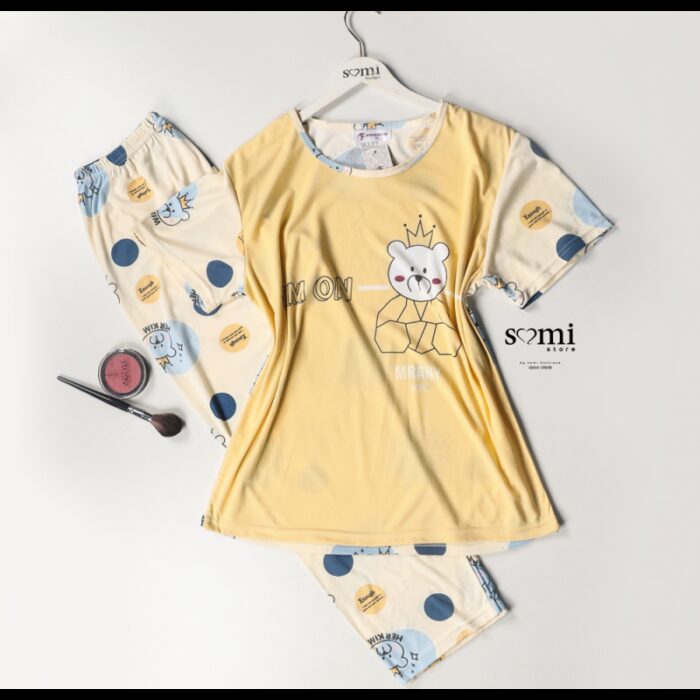 10332144_67db9df4a9c2c بجامة قطنية بأكمام قصيرة بتصميم رسومات دب للنساء لون أصفر وبيج من Sami boutique - الصورة 1