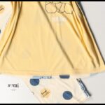 ⁦بجامة قطنية بأكمام قصيرة بتصميم رسومات دب للنساء لون أصفر وبيج من Sami boutique⁩ - الصورة ⁦2⁩