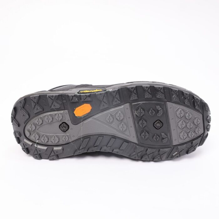 ⁦حذاء اي كان سبورت بأربطة للرجال لون أسود ونعل رمادي وأسود⁩ - الصورة ⁦2⁩