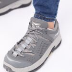 ⁦حذاء اي كان سبورت بأربطة للرجال لون رمادي ونعل رمادي وأسود⁩ - الصورة ⁦9⁩