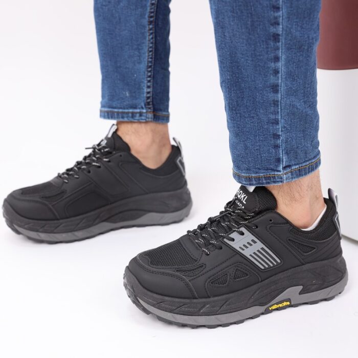 ⁦حذاء اي كان سبورت بأربطة للرجال لون أسود ونعل رمادي وأسود⁩ - الصورة ⁦3⁩